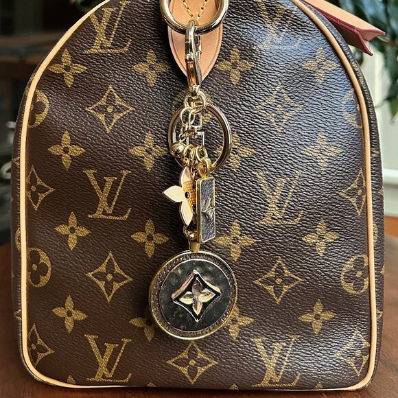 RUSTIC CLOVER BAG CHARM Black and Gold Tone 🍀 - Picture 5 of 9